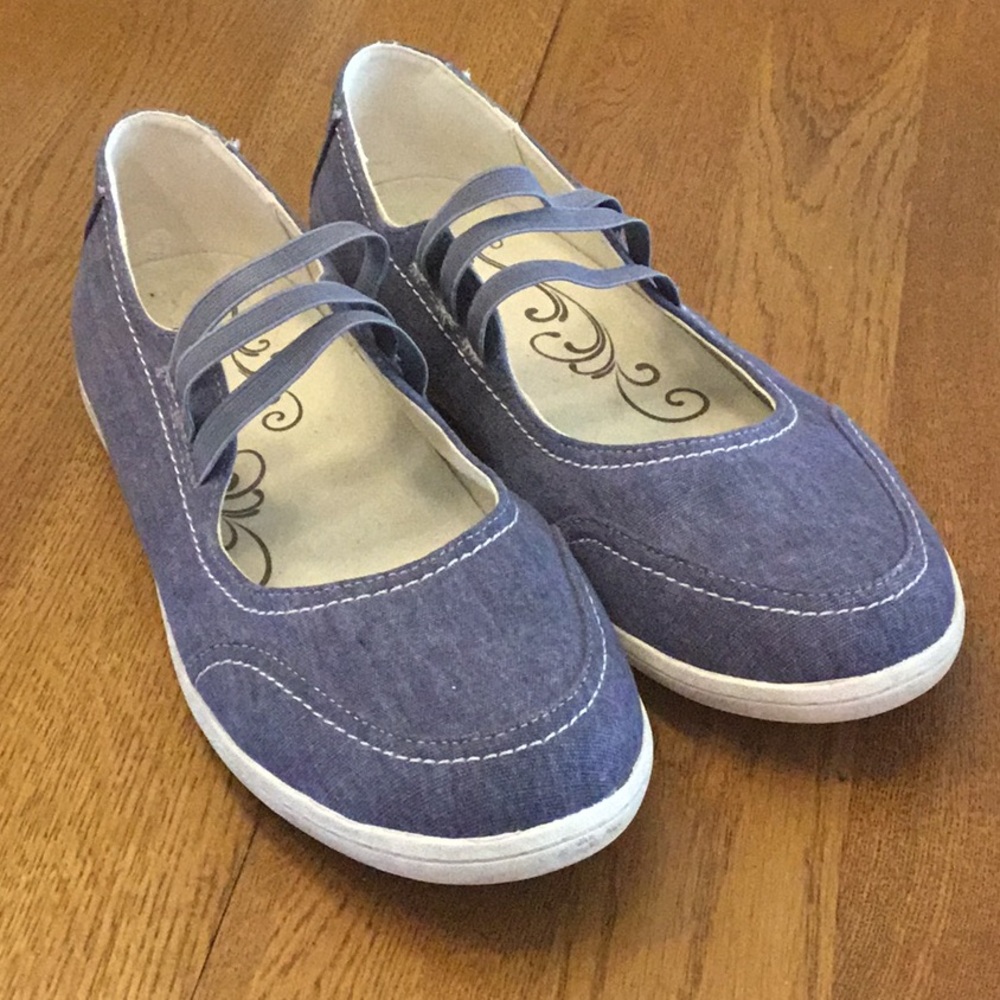 Woman’s Biza blue canvas slip on with elastic straps. Size 40. Like new! Cute!